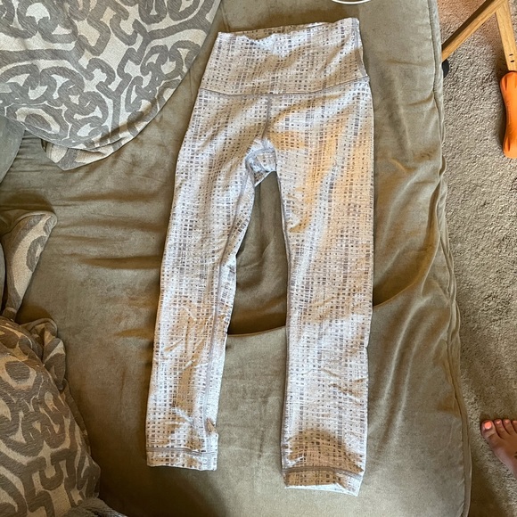 Lulu lemon cropped Wunder unders - Picture 1 of 5